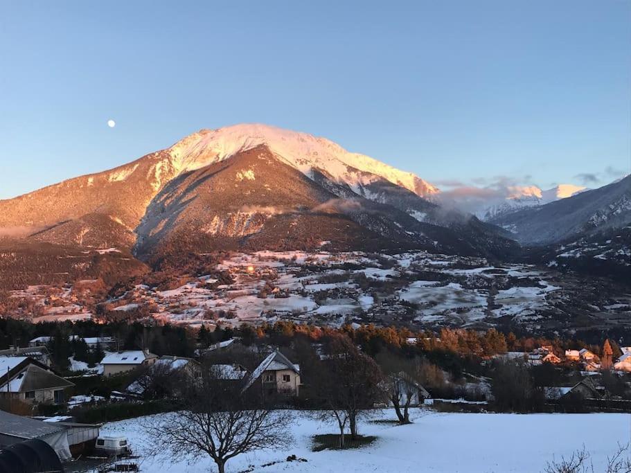 Gite Confort 15 Couchages, Vue Panoramique Montagne Hautes Alpes, Terrasses 埃姆布能 外观 照片