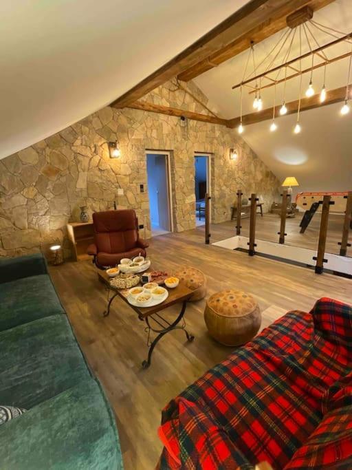 Gite Confort 15 Couchages, Vue Panoramique Montagne Hautes Alpes, Terrasses 埃姆布能 外观 照片