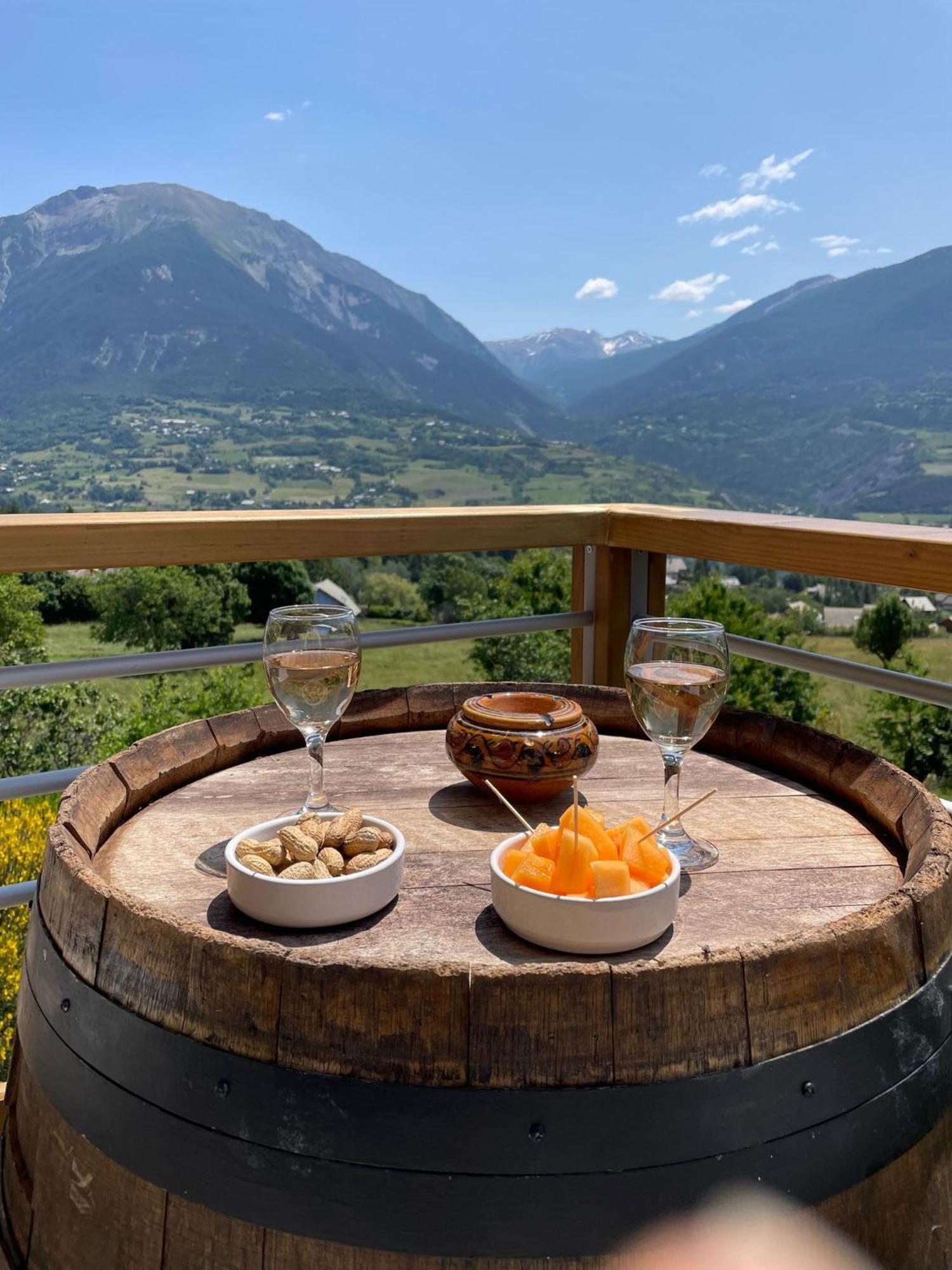 Gite Confort 15 Couchages, Vue Panoramique Montagne Hautes Alpes, Terrasses 埃姆布能 外观 照片