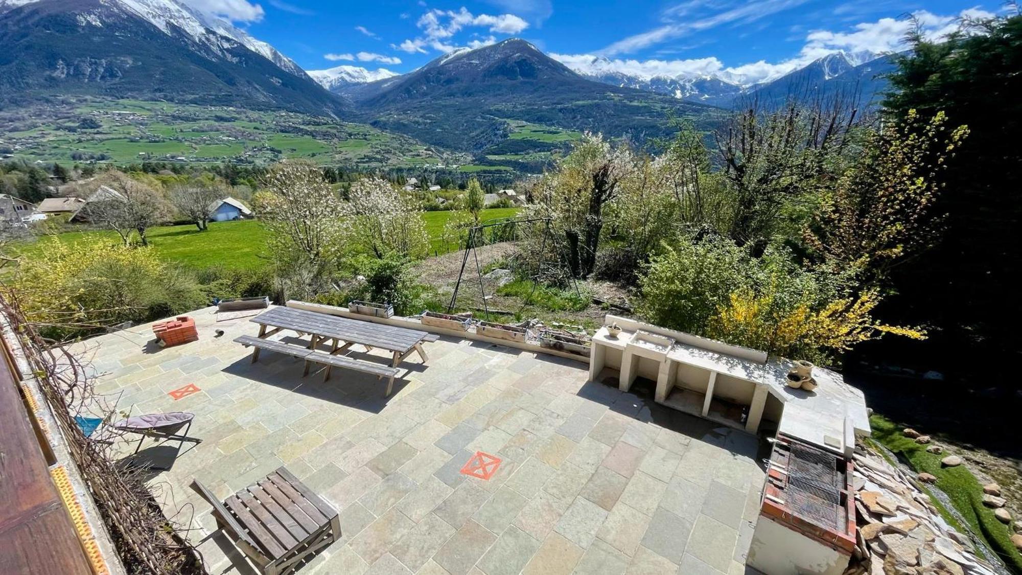 Gite Confort 15 Couchages, Vue Panoramique Montagne Hautes Alpes, Terrasses 埃姆布能 外观 照片