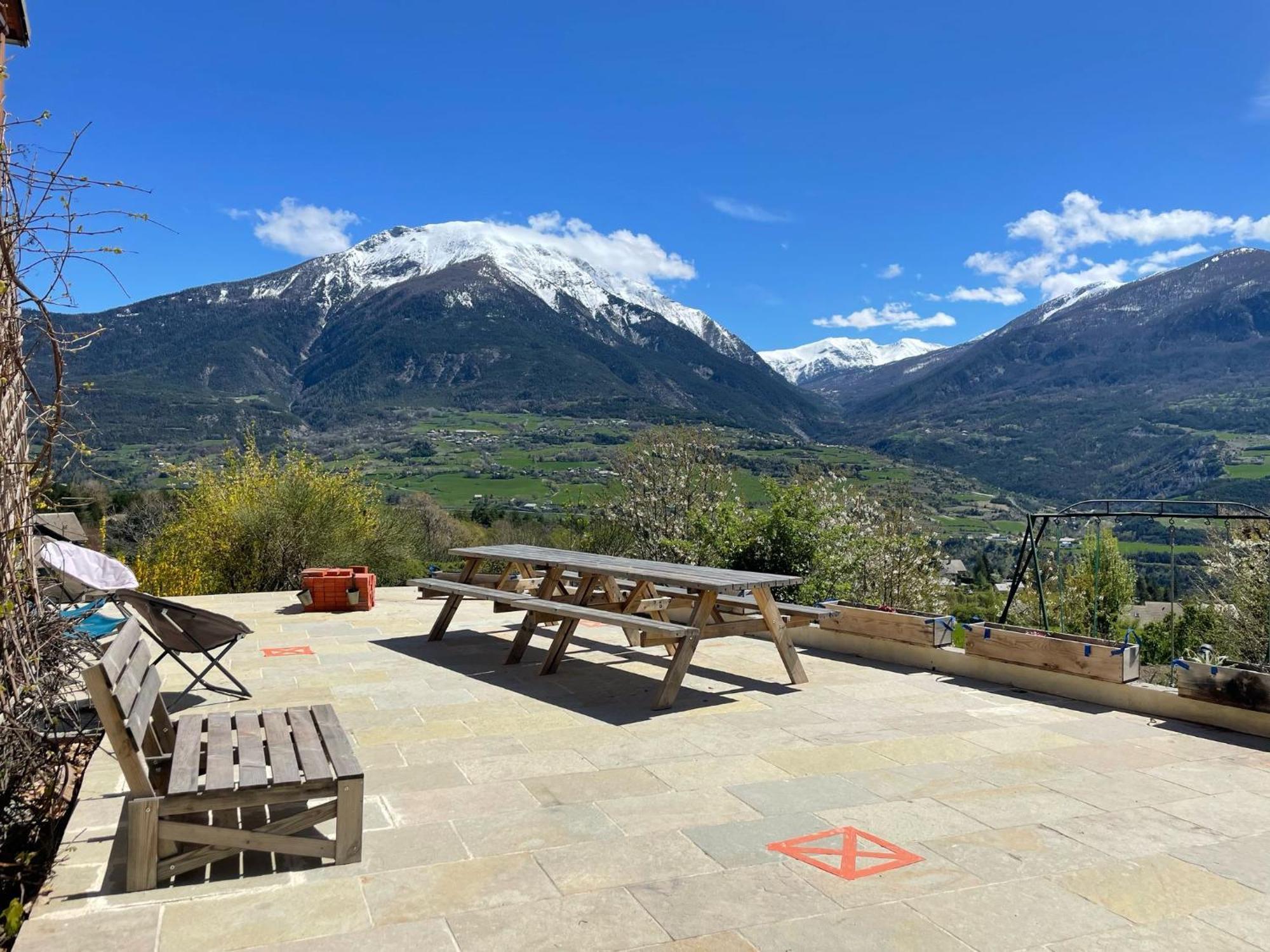 Gite Confort 15 Couchages, Vue Panoramique Montagne Hautes Alpes, Terrasses 埃姆布能 外观 照片