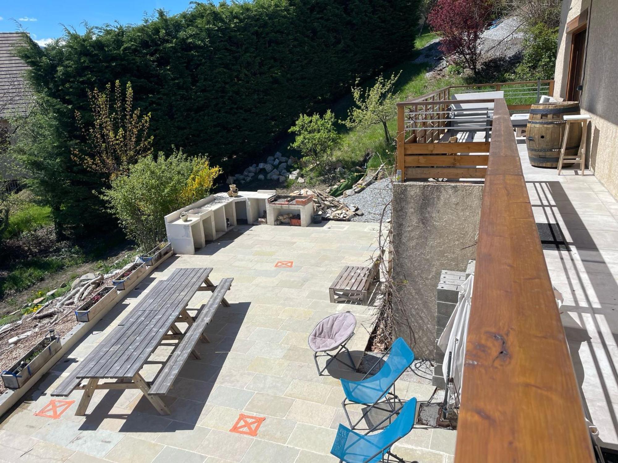 Gite Confort 15 Couchages, Vue Panoramique Montagne Hautes Alpes, Terrasses 埃姆布能 外观 照片