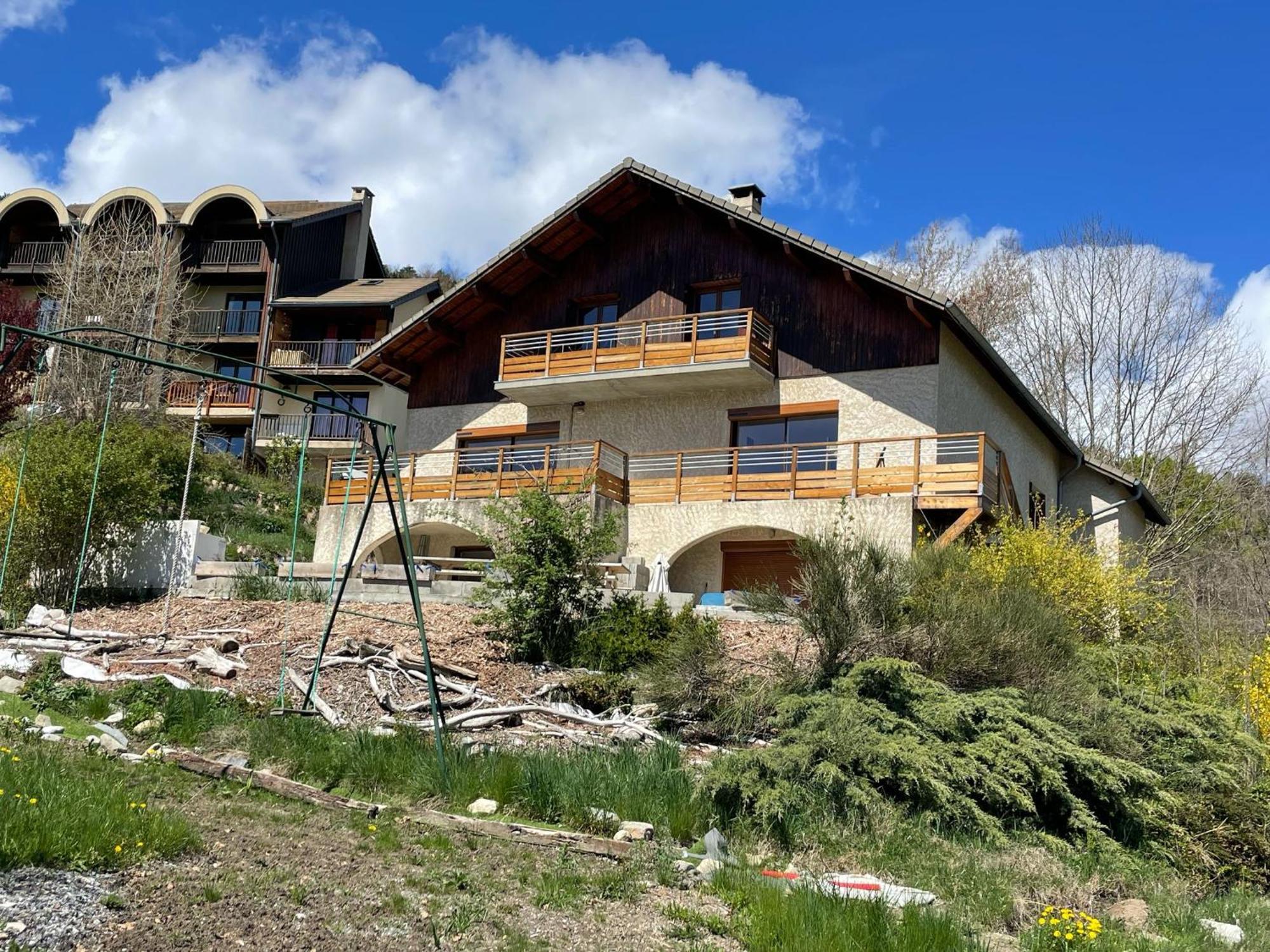 Gite Confort 15 Couchages, Vue Panoramique Montagne Hautes Alpes, Terrasses 埃姆布能 外观 照片
